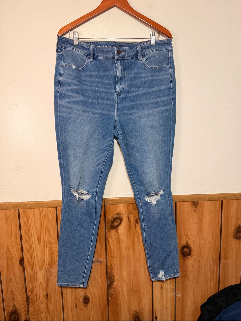 American Eagle Outfitters Light Blue Skinny Jeans with Knee Rips